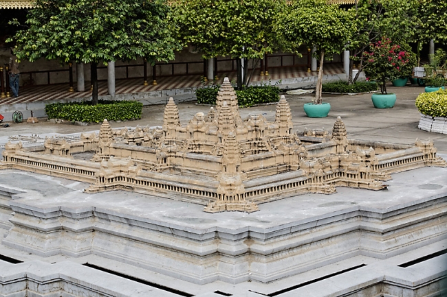 Phnom Penh-Pagode d'argent-055